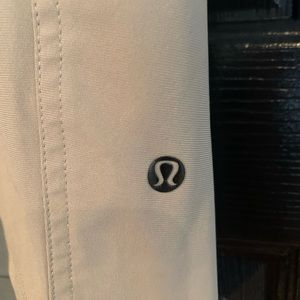 Lululemon Kahuna 2.0 shorts (Khaki)